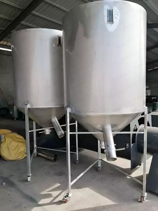 Silo lưu trữ viên nhựa